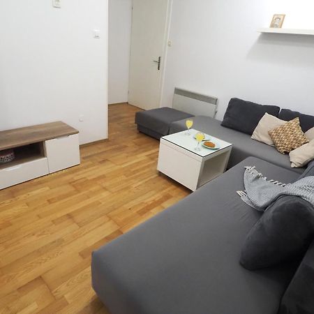 Apartment With Garden In Barbariga Εξωτερικό φωτογραφία